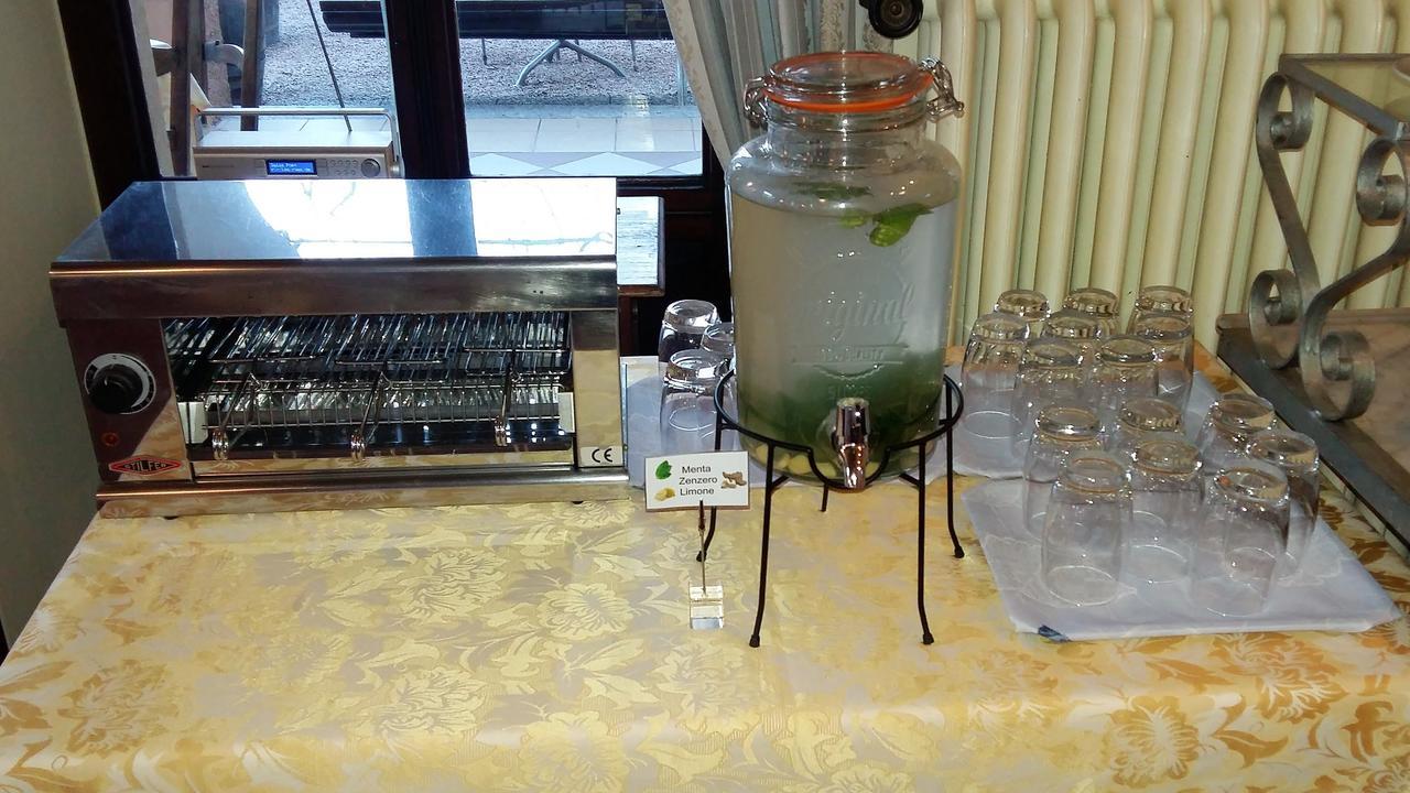 Albergo Hotel テッサーエーテ エクステリア 写真